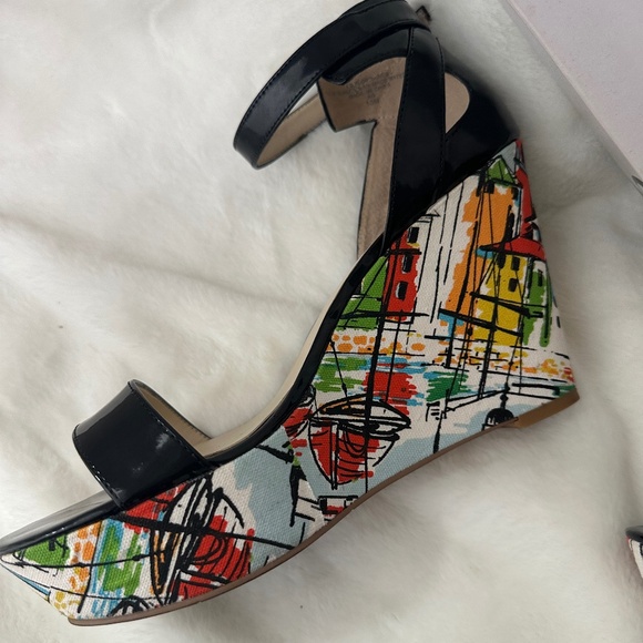 BLACK PATENT LEATHER STRAPPY WEDGES - Picture 1 of 2